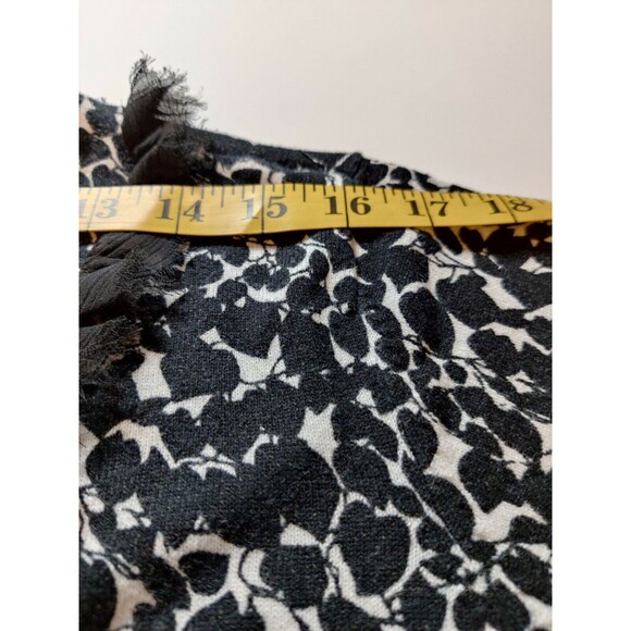 East 5th V-Neck Floral Print‎ Long Sleeve Top Button Up Black White Size Medium - Picture 6 of 10